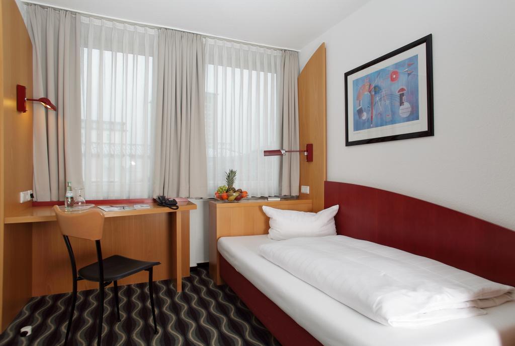Stadthotel Кассель Экстерьер фото